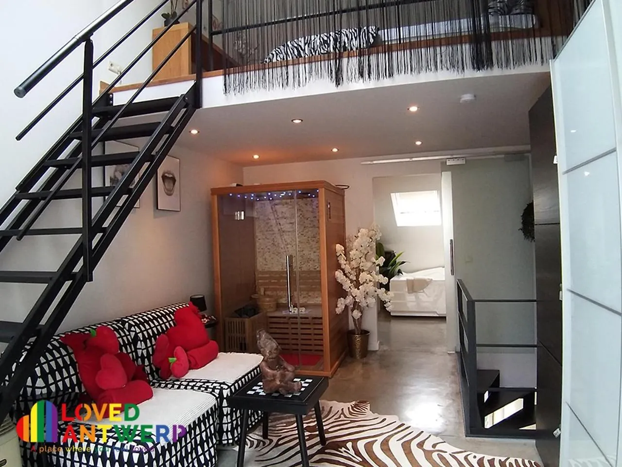 Wellness Loft With Sauna, Jacuzzi, Roof Terrace & Amazing View Appartement Antwerpen België